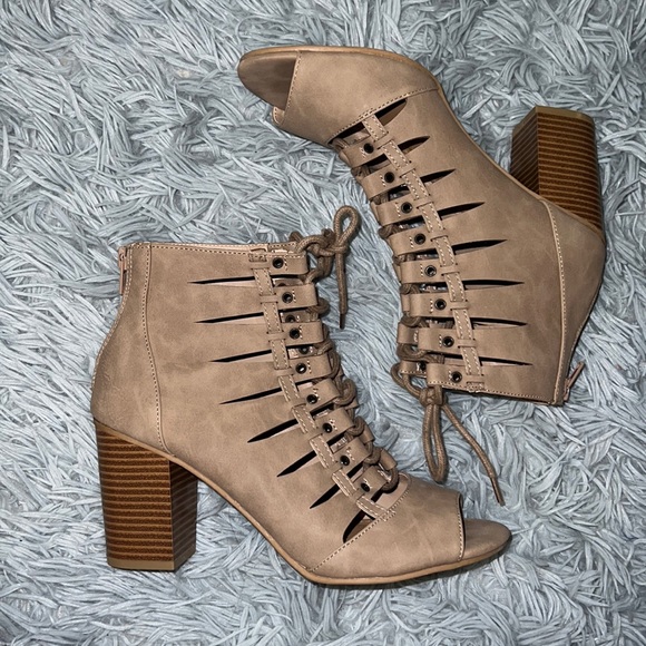 Open-Toed Lace Up Tan Rampage Heels - Picture 2 of 3